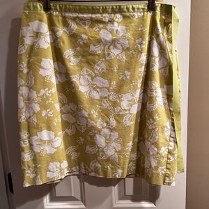 Casual Corner Chartreuse Yellow Skirt